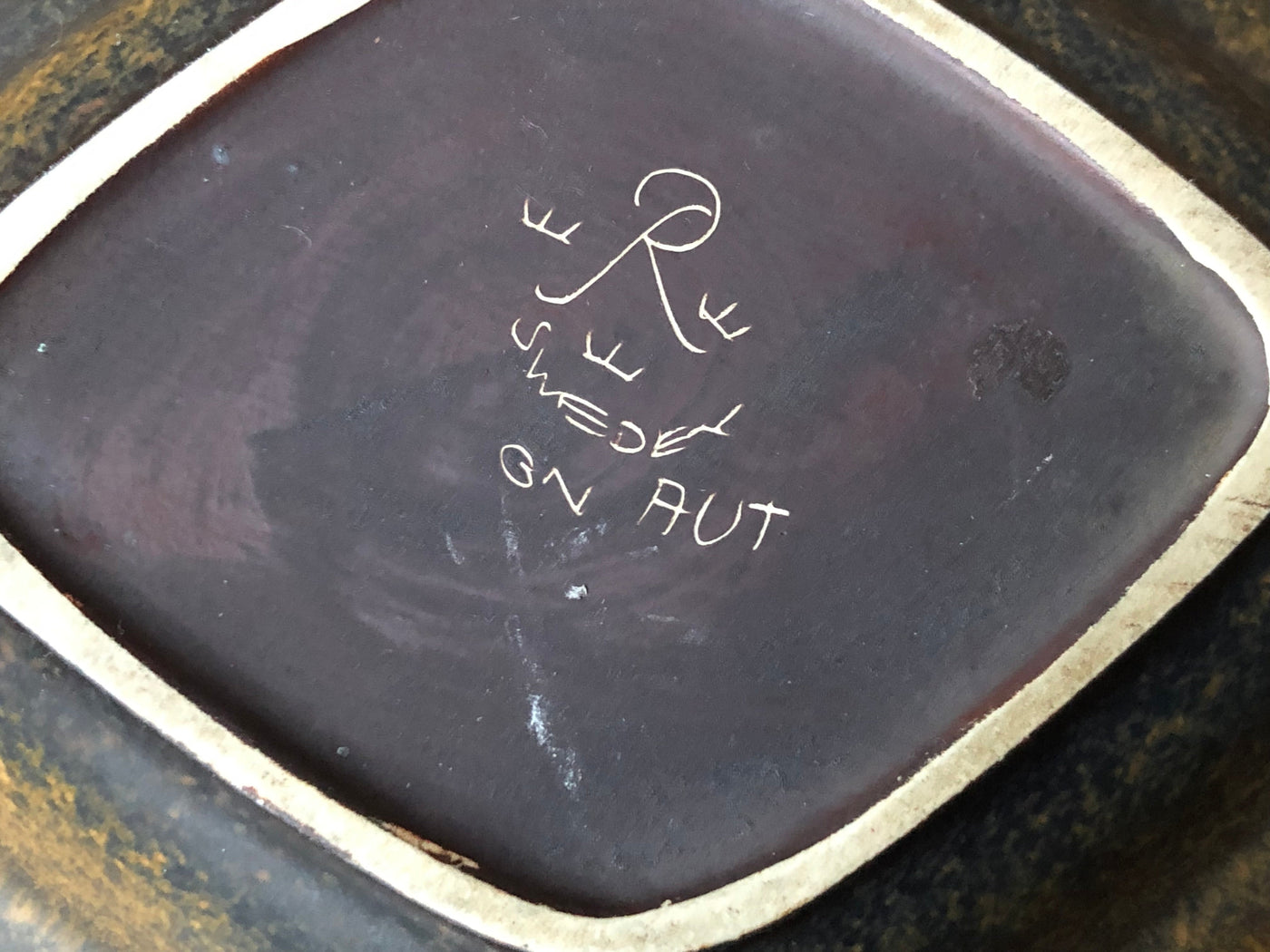 Can’t Identify That Mark? How AI Can Help with Pottery, Glass and Silver
