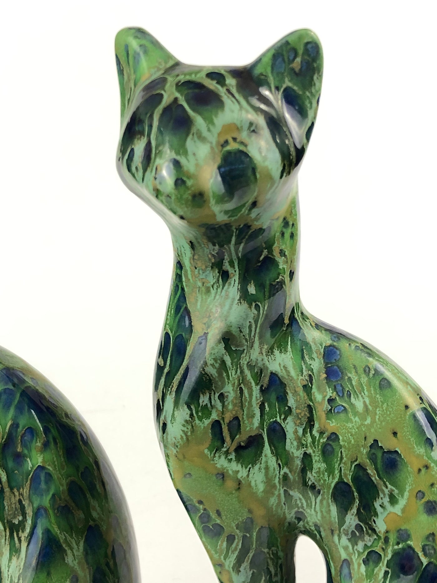 A striking pair of Art Deco ceramic cats
