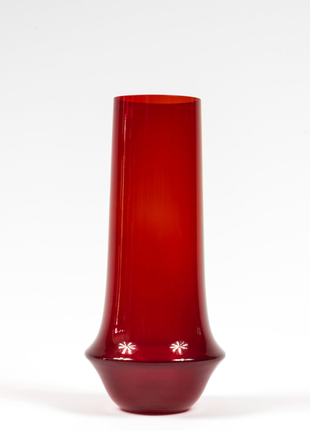 Riihimäen Lasi Oy / Riihimaki Red Glass Vase by Tamara Aladin