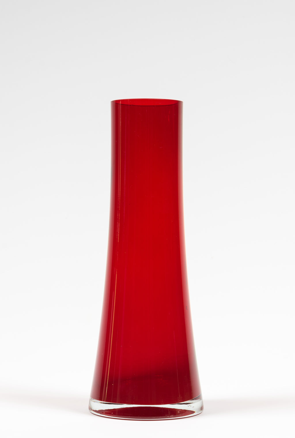 Riihimäen Lasi Oy / Riihimaki Red Glass Vase by Tamara Aladin